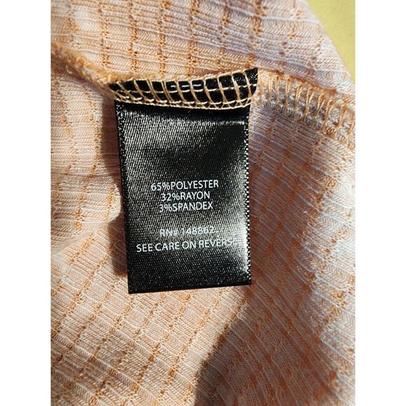 Torrid Textured Knit Ruffle Crop Top Peach Size 2 NWT - Picture 4 of 5